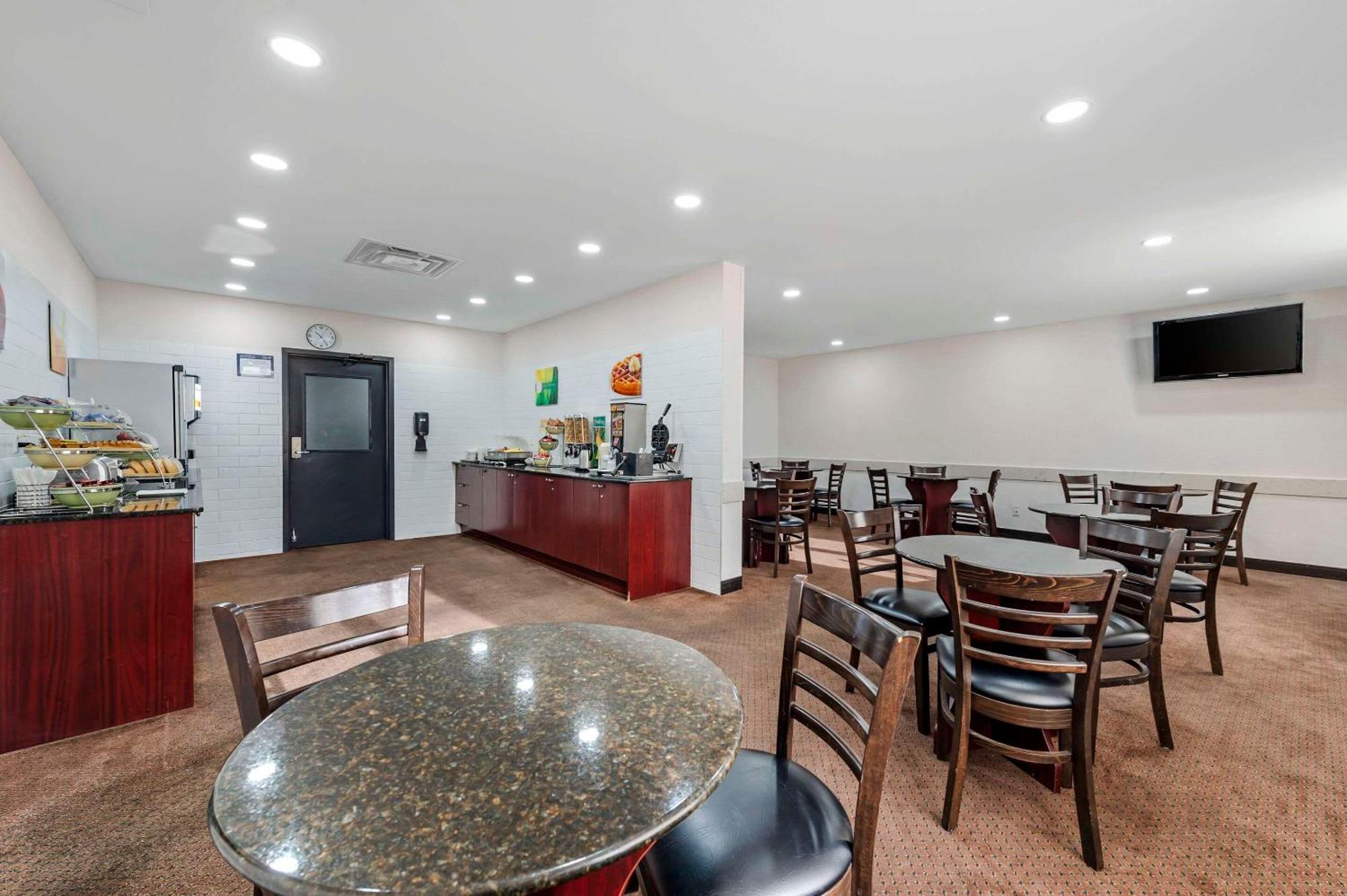 Quality Inn Ottawa Exterior photo