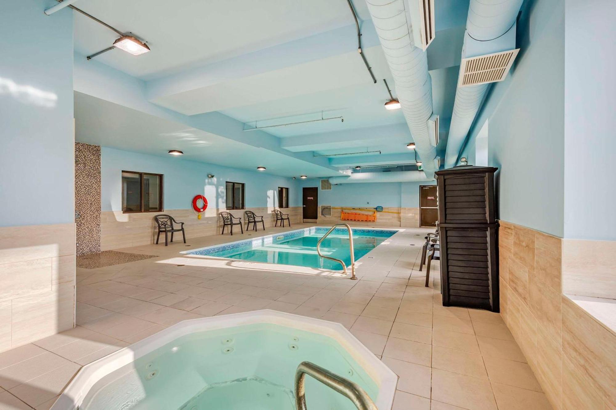 Quality Inn Ottawa Exterior photo