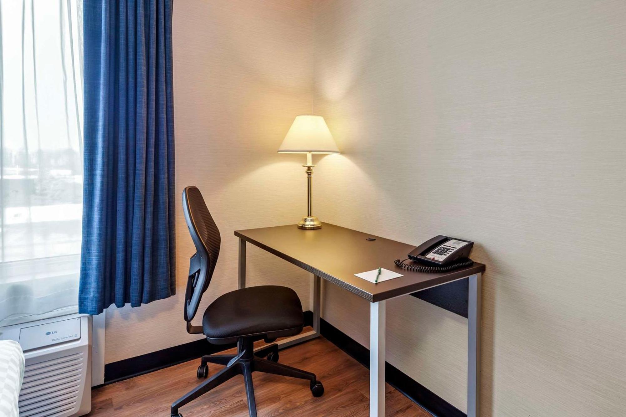 Quality Inn Ottawa Exterior photo