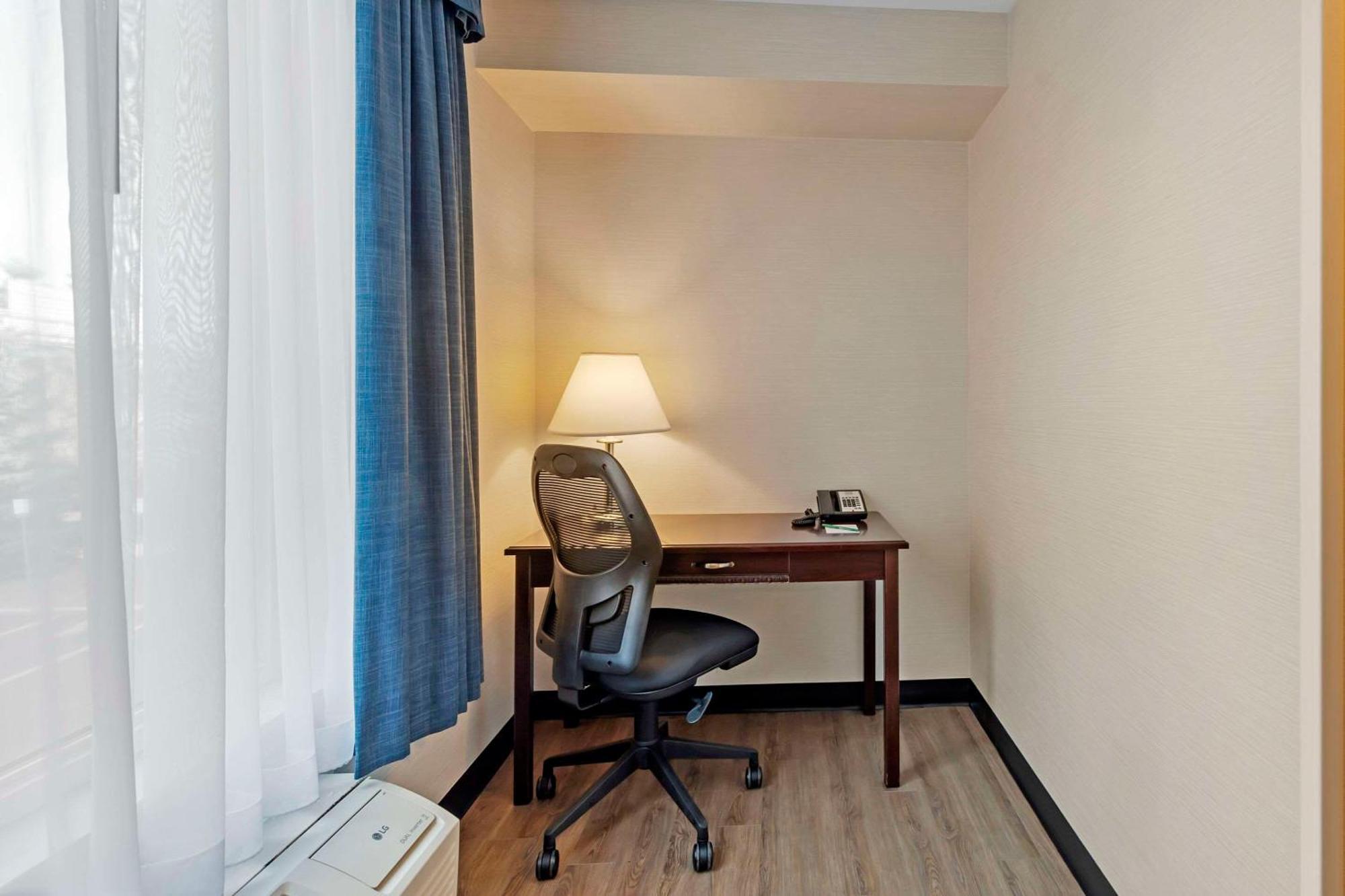 Quality Inn Ottawa Exterior photo