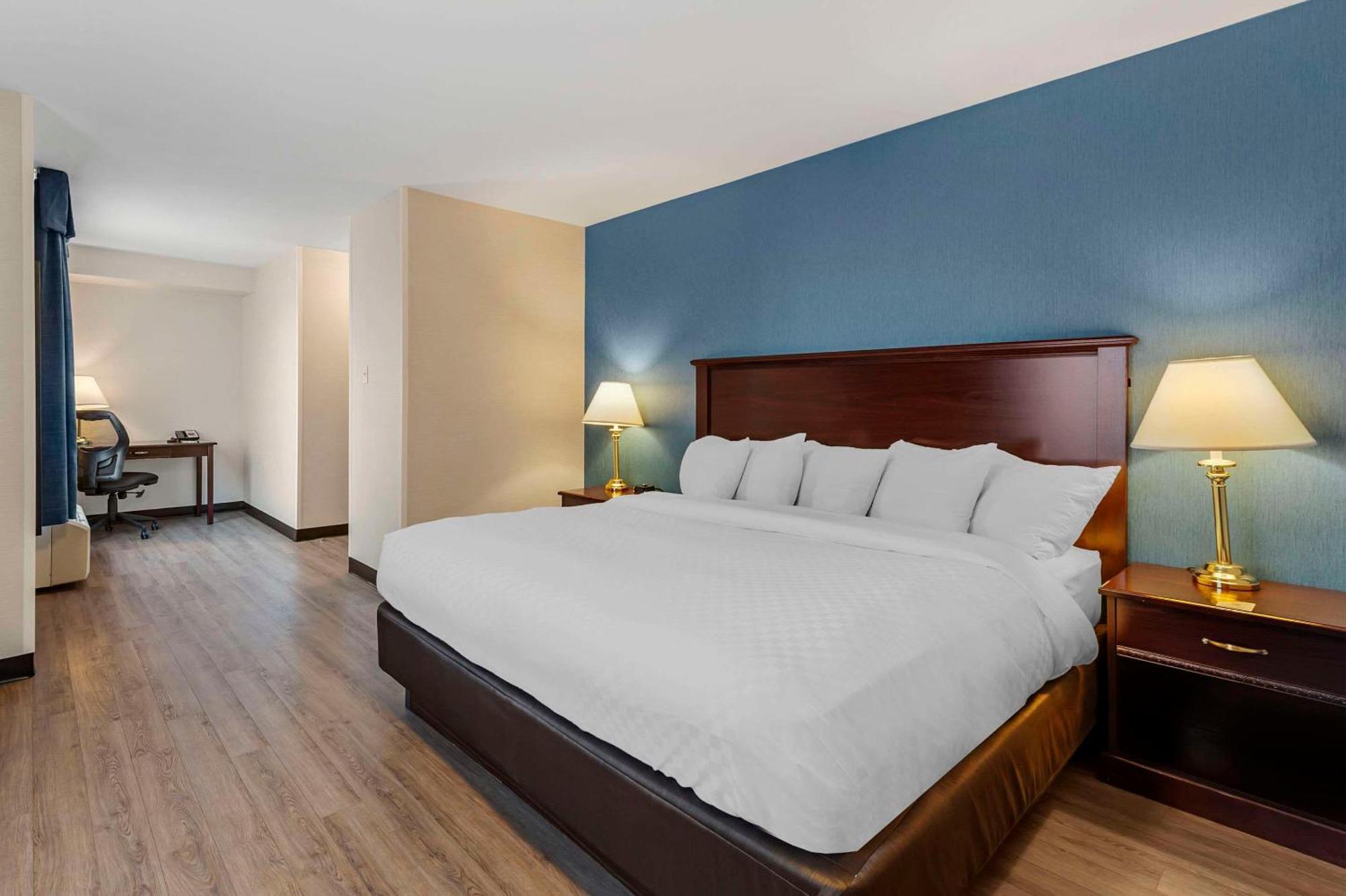Quality Inn Ottawa Exterior photo