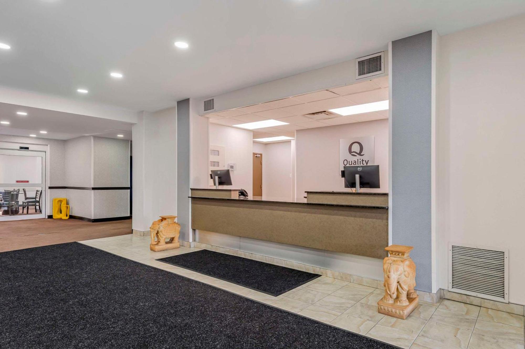 Quality Inn Ottawa Exterior photo