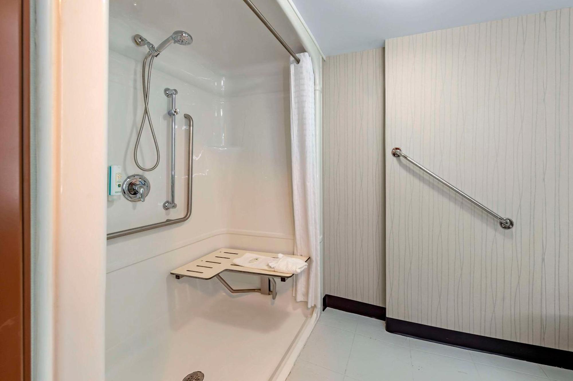 Quality Inn Ottawa Exterior photo